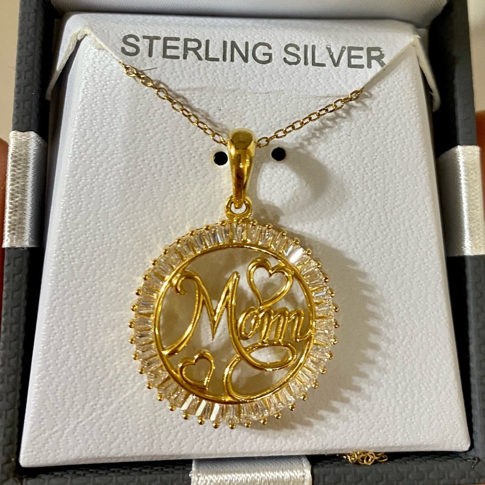 Brand new sterling silver necklace